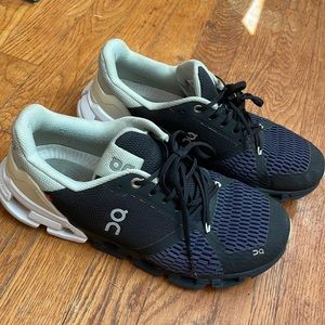 On Cloudflyer Womens Swiss Engineering Black Running Shoes Sneakers Size 8.5